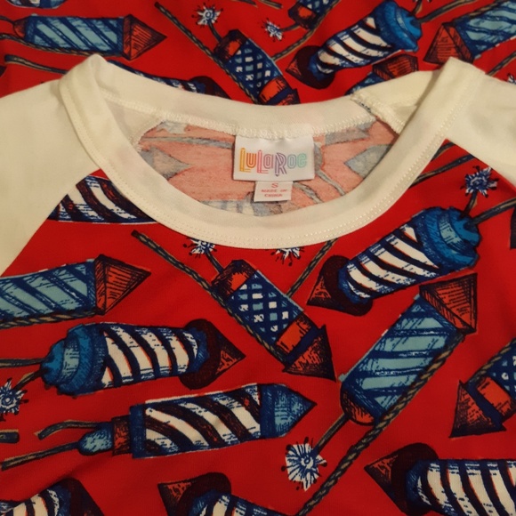 LULAROE women's fire cracker t-shirt Siz Small - Picture 3 of 3